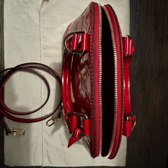 Louis Vuitton Vernis Alma BB Red - Picture 10 of 11